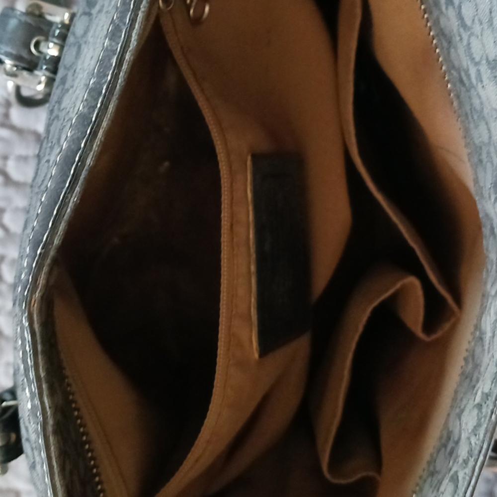 Coach bag, medium size. Great condition. Beautiful! - Picture 6 of 8